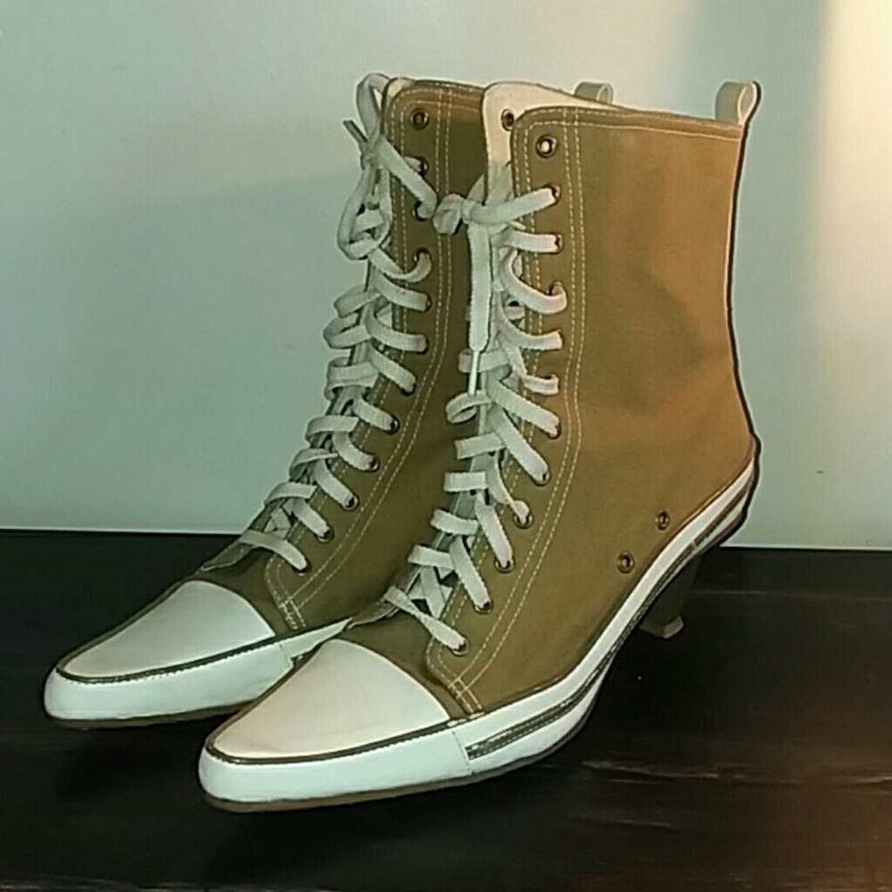 Retro Pointy Toe Dollhouse Booties size  9